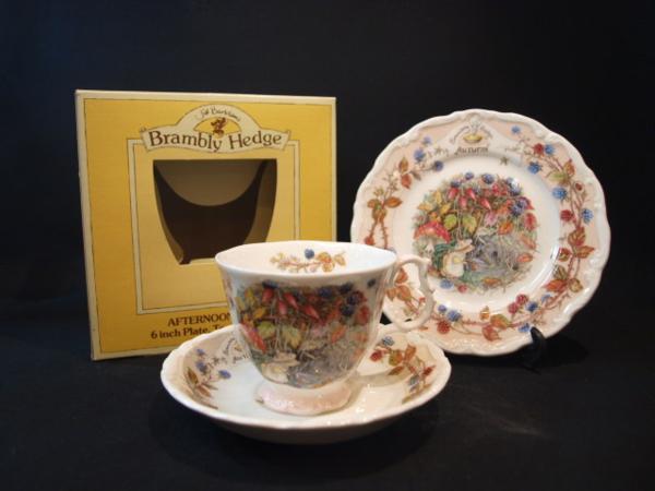 Royal Doulton ロイヤルドルトン ブランブリーヘッジ「秋」 トリオ Royal Doulton ロイヤルドルトン ブランブリーヘッジ「秋」 トリオ
